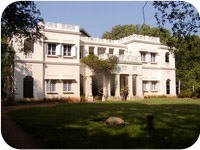 בית קרישנמורטי, מדרס